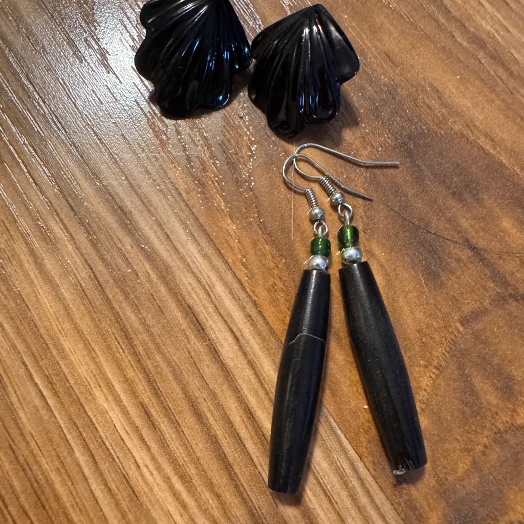 2 Pair Of Vintage Elegant Black And Green Dangles And Shell Earrings